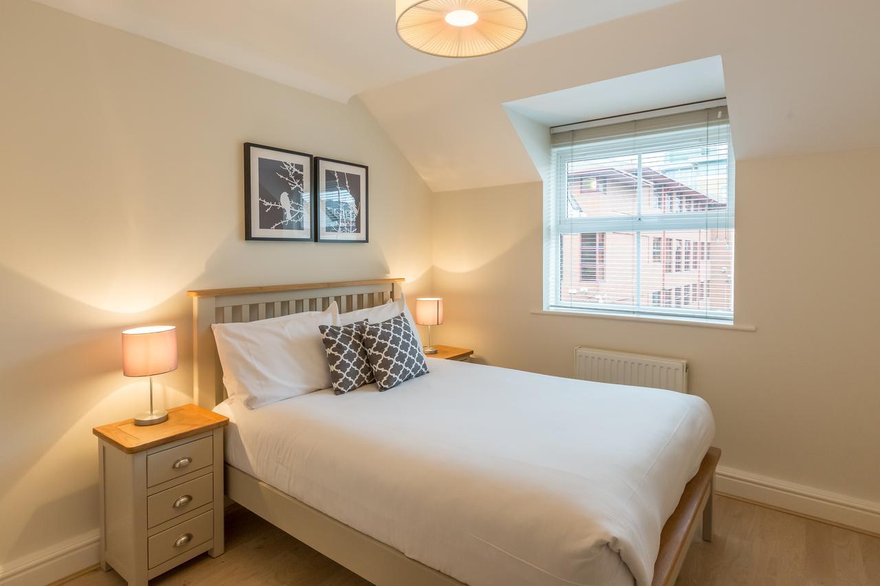Stanshawe Court Aparthotel Reading Bagian luar foto
