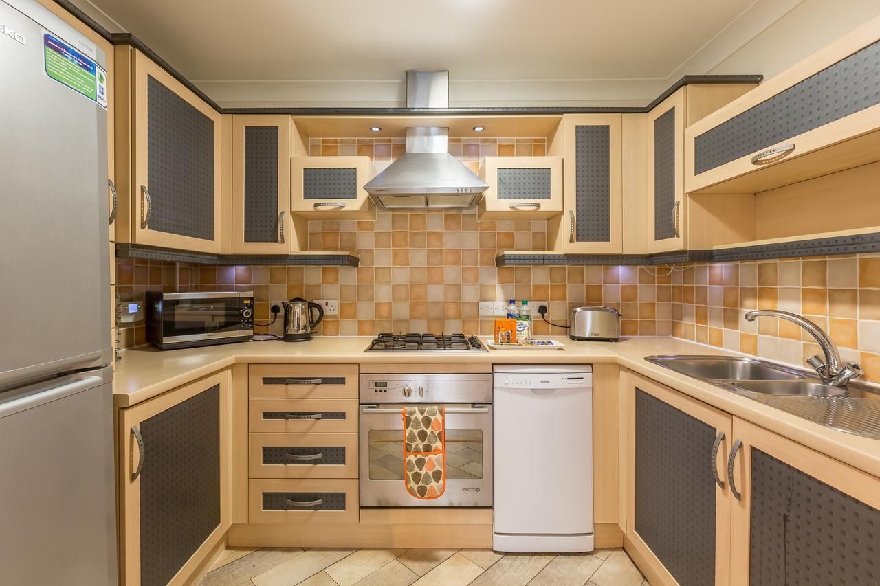 Stanshawe Court Aparthotel Reading Bagian luar foto