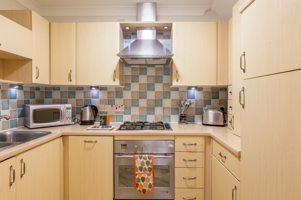 Stanshawe Court Aparthotel Reading Bagian luar foto