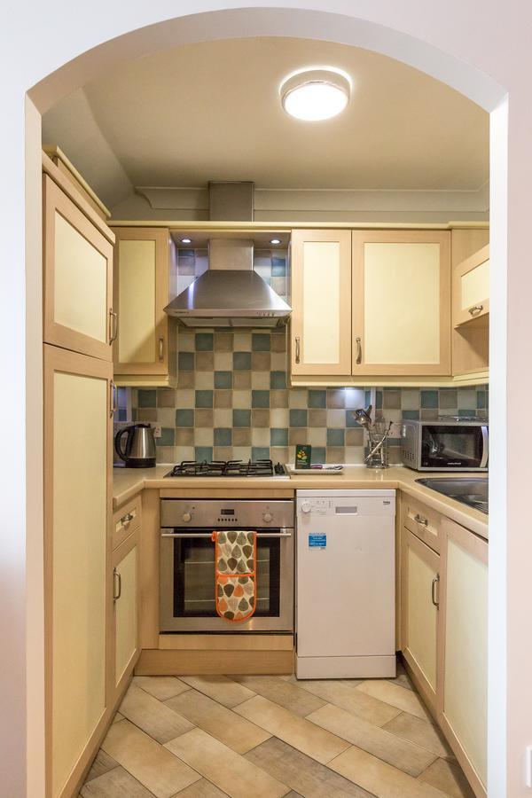 Stanshawe Court Aparthotel Reading Bagian luar foto