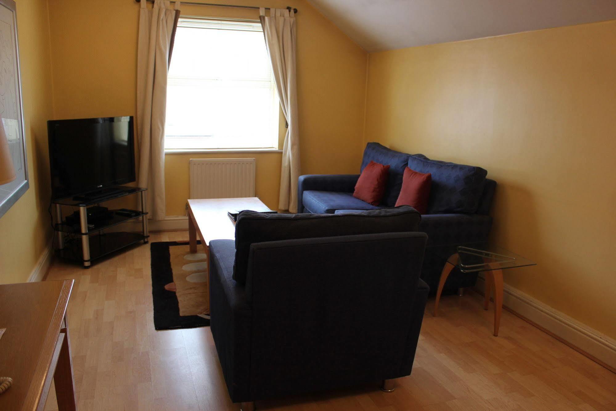 Stanshawe Court Aparthotel Reading Bagian luar foto